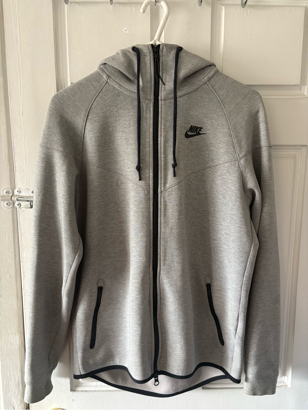 Nike Men’s Light Gray Full-Zip Hooded Sweatshirt with Black Trim